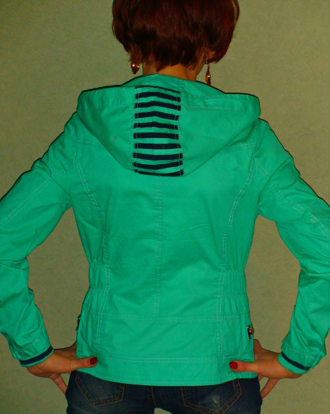 Куртка-ветровка женская с принтом 