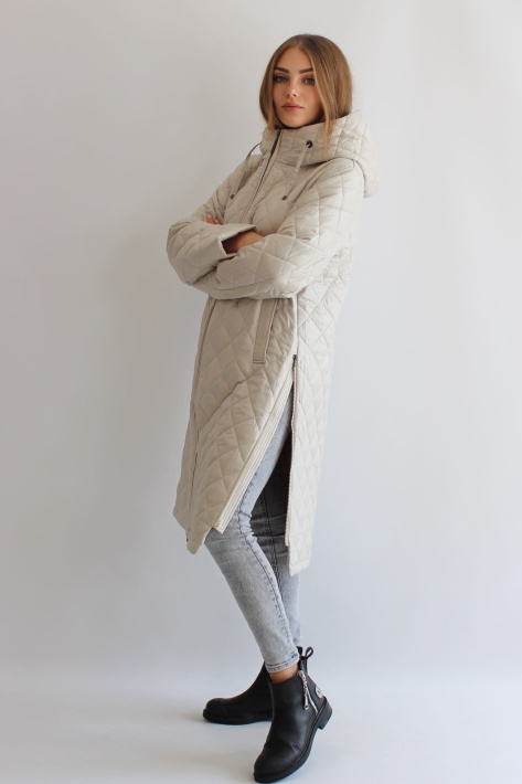 Пальто стеганое белое с разрезами Пальто стеганое на флисе 21121-5