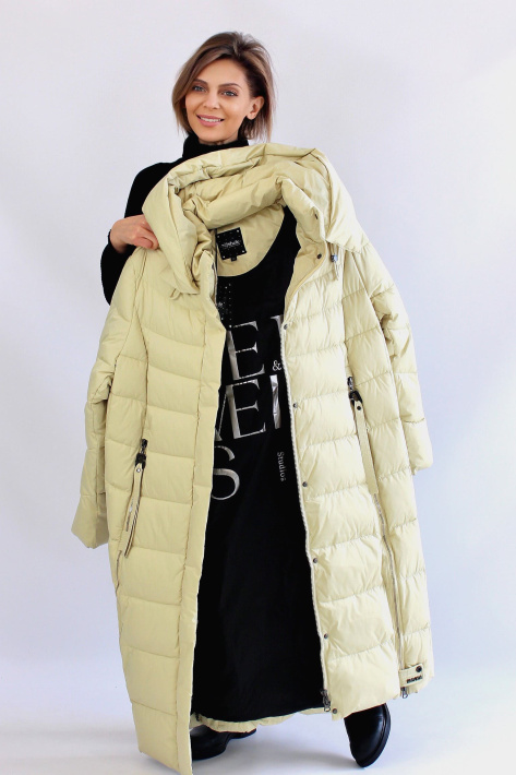 Пуховик женский светлый с черной изнанкой Пуховик больших размеров 22865-061