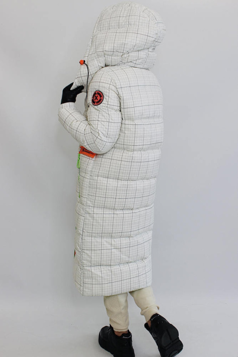 Пуховик Yimosis на фото сзади Пуховик Yimosis 1381-009