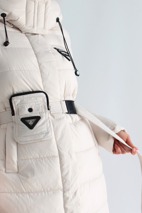 Пуховик с поясной сумкой в деталях белый Пуховик с поясной сумкой 22120-n-01