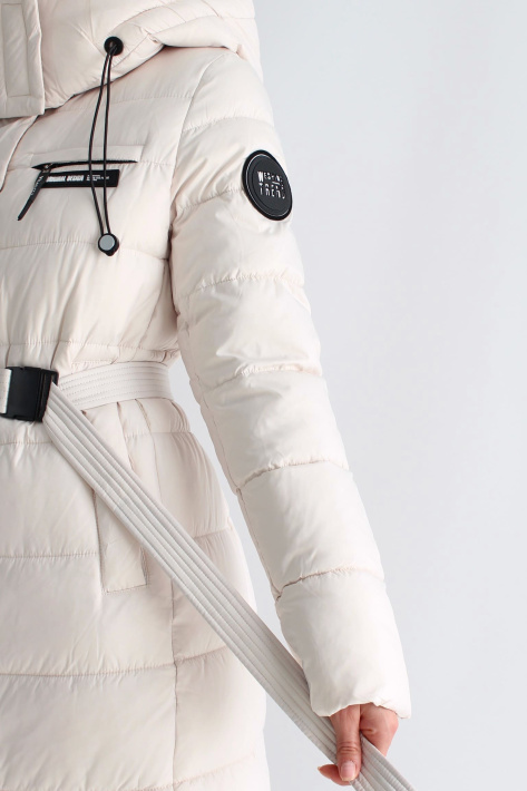 Пуховик с поясной сумкой и нашивками в деталях Пуховик с поясной сумкой 22120-n-03