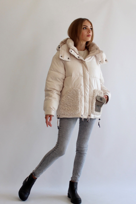 Зимняя куртка с овчиной жемчужного цвета Зимняя куртка с овчиной 741-011