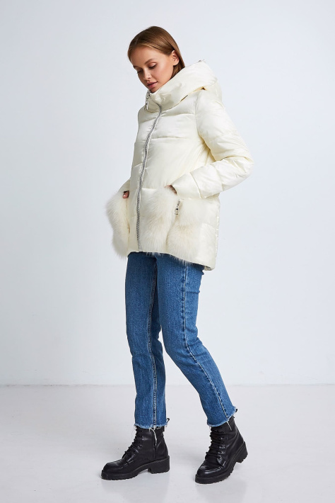 Пуховик с мехом на карманах жемчужный Пуховик с мехом на карманах 6969-11