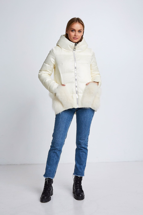 Пуховик с мехом на карманах молочный Пуховик с мехом на карманах 6969-18