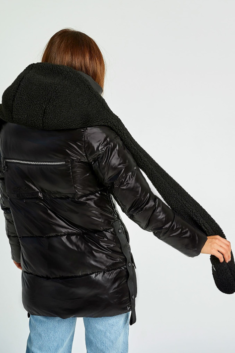 Куртка с меховым капюшоном сзади черная Куртка с меховым капюшоном 8128-78