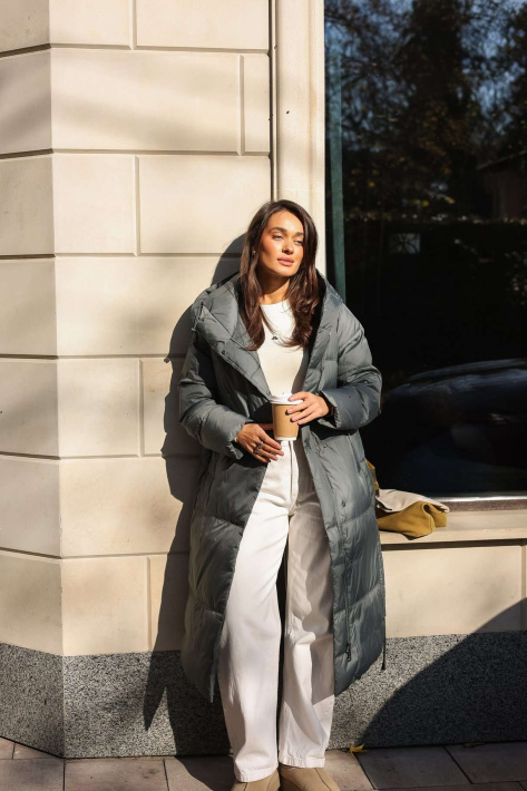 Пуховик жіночий довгий на фото на вулиці Пуховик жіночий довгий 831-2